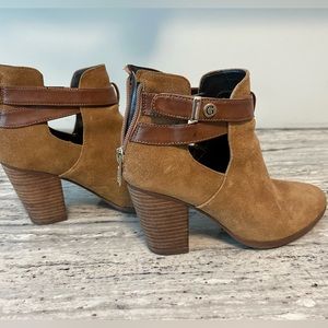 Guess women's suede ankle booties Size 6.5 zipper